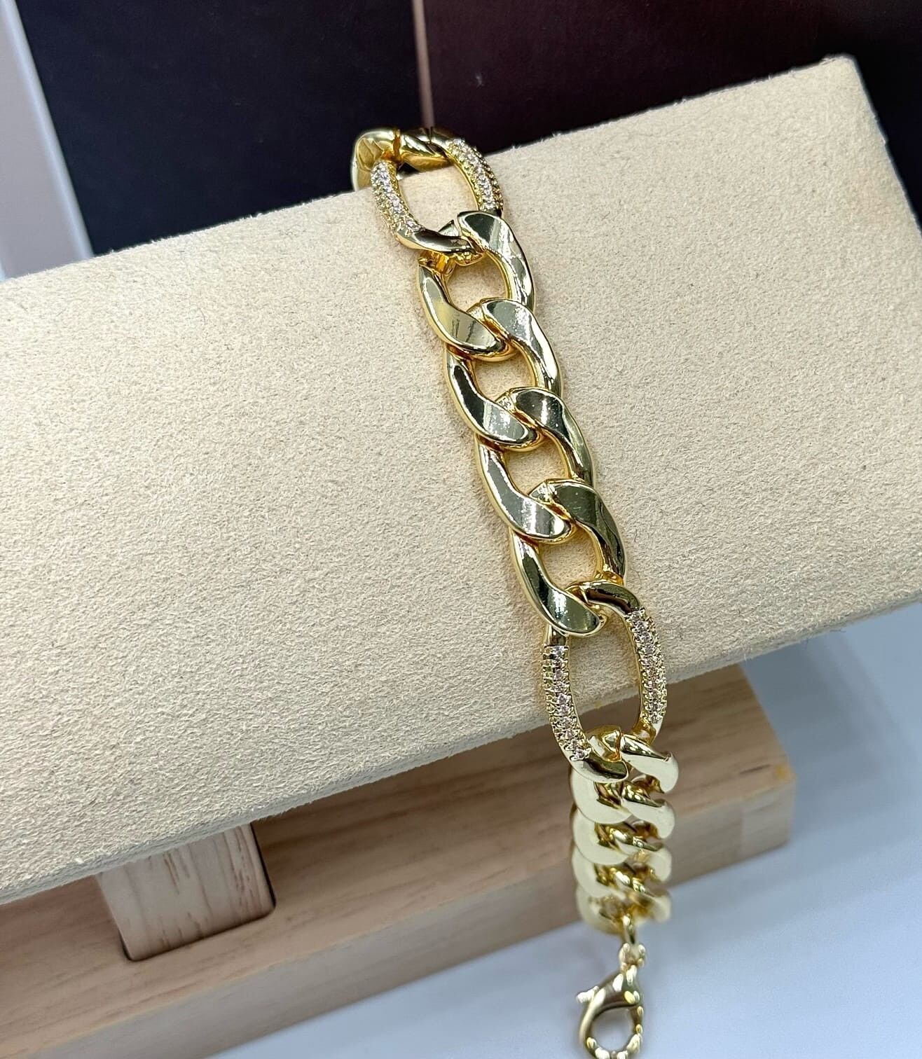 14 K Gold Zincir Taşlı Bileklik