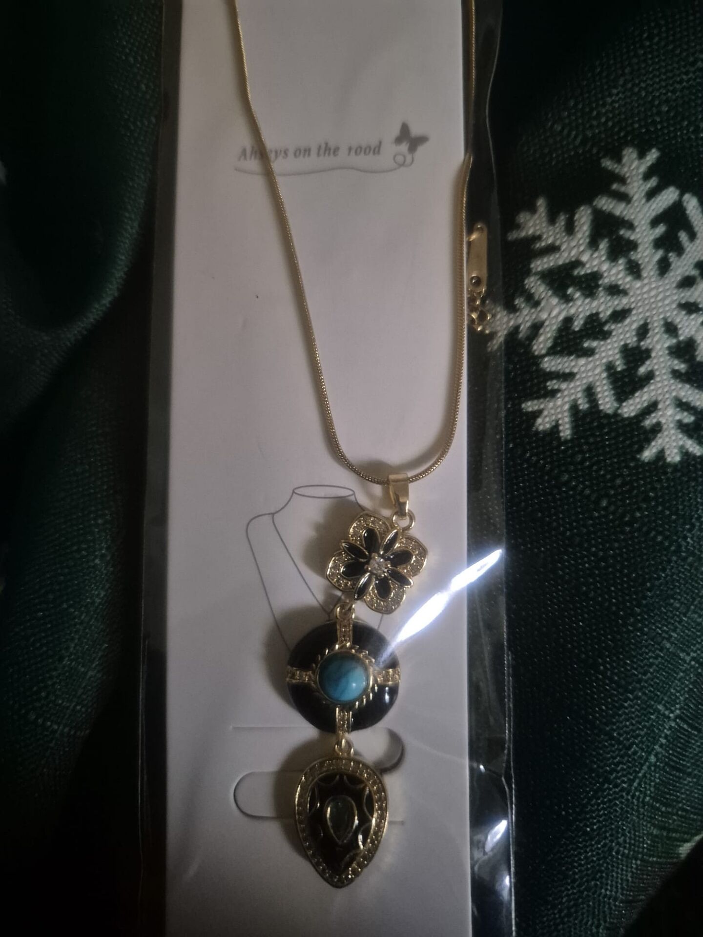 Mavi Taş Detaylı Yonca Paslanmaz Çelik Kolye