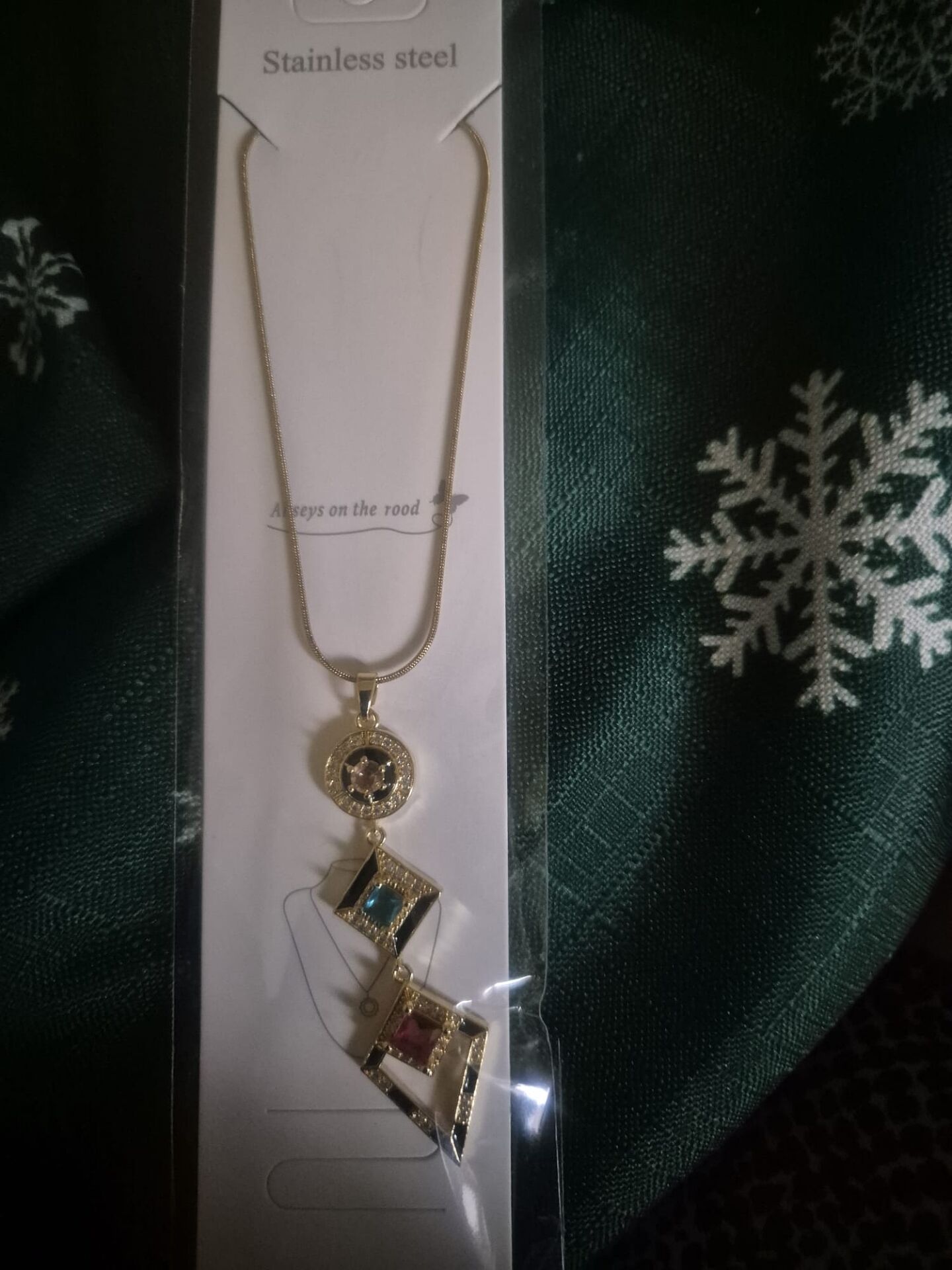 Mavi Kırmızı Taş Detaylı Feng Shui Çelik Kolye