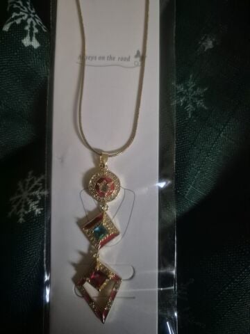 Kırmızı Taş Detaylı Feng Shui Paslanmaz Çelik Kolye