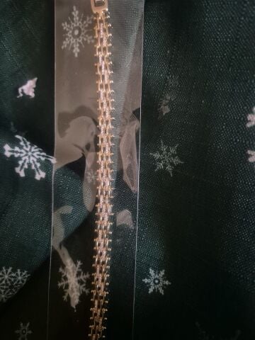 Xuping Kararmaz Çelik Tırtıklı Ortası Baget Taşlı Bileklik